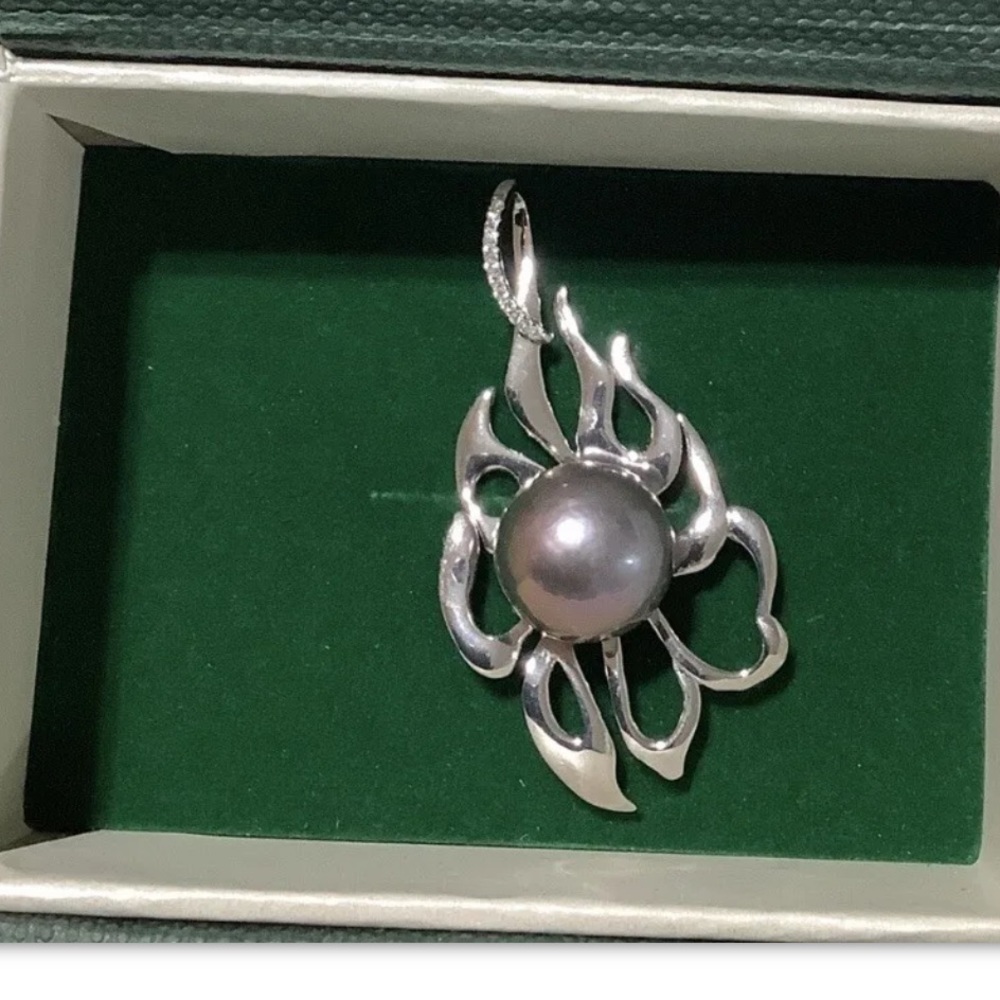Genuine Edison Natural Purple Black Round 10.5-11mm AAA+ Luster Pearl Pendant.